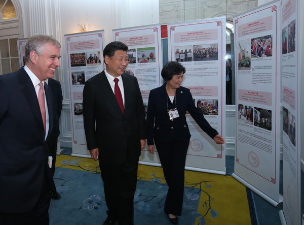 President Xi Jinping visits an exhibition during a Confucius event.(Photo/Xinhua) President Xi Jinping visits an exhibition during a Confucius event.(Photo/Xinhua)