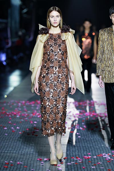 A model presents creations by Pierre Cardin. (Photo provided to China Daily) A model presents creations by Pierre Cardin. (Photo provided to China Daily)