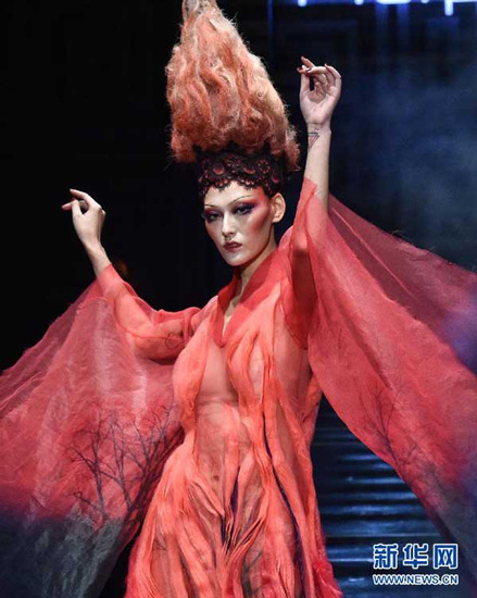 The colors of Nature are providing inspiration for hair and make-up at China Fashion Week. (Photo/Xinhua) The colors of Nature are providing inspiration for hair and make-up at China Fashion Week. (Photo/Xinhua)