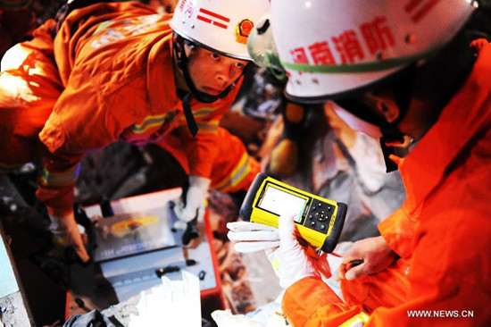 Rescuers search for survivors in Beiwudu Town, Wuyang County, central China's Henan Province, Oct. 30, 2015. Search and rescue work ended early Saturday morning on a collapsed building in Henan Province where 17 workers died, with several people responsible now in police custody, authorities said Saturday. (Xinhua/Kang Jinguo) Rescuers search for survivors in Beiwudu Town, Wuyang County, central China's Henan Province, Oct. 30, 2015. Search and rescue work ended early Saturday morning on a collapsed building in Henan Province where 17 workers died, with several people responsible now in police custody, authorities said Saturday. (Xinhua/Kang Jinguo)