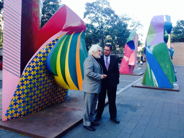 Cristobal Gabarron gives a tour to his six sculptures in the open square of Today Art Museum. (Photo: ECNS/Qian Ruisha) Cristobal Gabarron gives a tour to his six sculptures in the open square of Today Art Museum. (Photo: ECNS/Qian Ruisha)