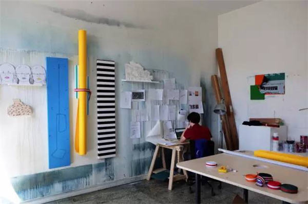Hoel Duret works in his studio. (Photo provided to chinadaily.com.cn) Hoel Duret works in his studio. (Photo provided to chinadaily.com.cn)