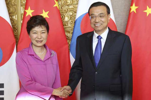 Premier Li Keqiang meets with visiting ROK President Park Geun-hye in Beijing on Sept 2, 2015. (Photo/Chinanews.com) Premier Li Keqiang meets with visiting ROK President Park Geun-hye in Beijing on Sept 2, 2015. (Photo/Chinanews.com)