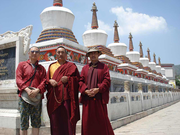 Liang Xu visits Kum Bum Monastery in Qinghai province in 2010. (Photo courtesy of Liang Xu) Liang Xu visits Kum Bum Monastery in Qinghai province in 2010. (Photo courtesy of Liang Xu)