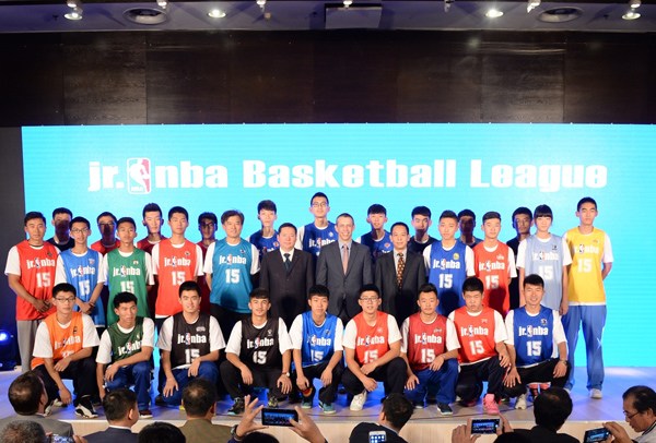 Beijing Municipal Bureau of Sports deputy director Chen Jie, center left, NBA China CEO David Shoemaker and Wang Dingdong, deputy director of Beijing Municipal Education Commission with young players at the launch. Photo provided to China Daily Beijing Municipal Bureau of Sports deputy director Chen Jie, center left, NBA China CEO David Shoemaker and Wang Dingdong, deputy director of Beijing Municipal Education Commission with young players at the launch. Photo provided to China Daily
