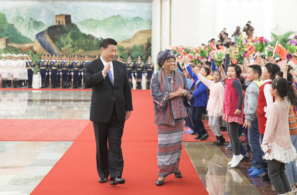 Chinese President Xi Jinping welcomes Liberian President Ellen Johnson Sirleaf at the Great Hall of the People in Beijing, Nov 3, 2015. (Photo/Xinhua) Chinese President Xi Jinping welcomes Liberian President Ellen Johnson Sirleaf at the Great Hall of the People in Beijing, Nov 3, 2015. (Photo/Xinhua)