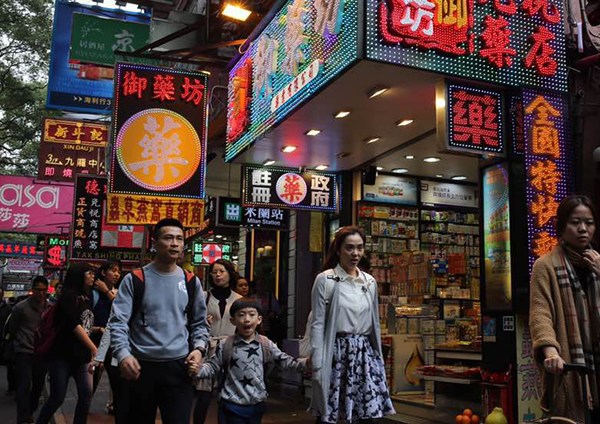 Tourists from the mainland visit Hong Kong.(Photo by Edmond Tang/China Daily) Tourists from the mainland visit Hong Kong.(Photo by Edmond Tang/China Daily)