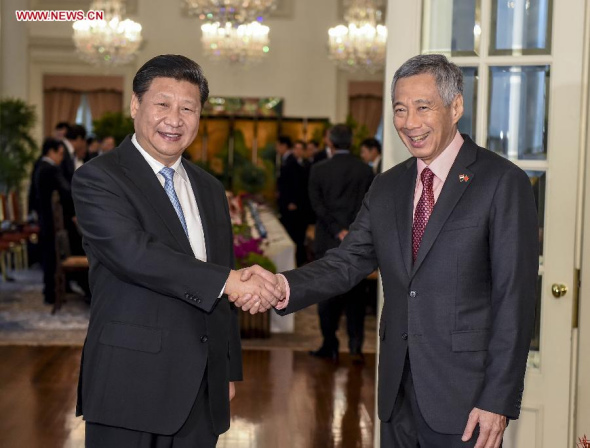 Chinese President Xi Jinping (L) meets with Singaporean Prime Minister Lee Hsien Loong in Singapore, Nov. 7, 2015. (Photo: Xinhua/Li Xueren) Chinese President Xi Jinping (L) meets with Singaporean Prime Minister Lee Hsien Loong in Singapore, Nov. 7, 2015. (Photo: Xinhua/Li Xueren)