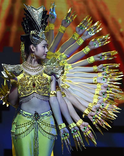 China Oriental Performing Arts Group is recognized as one of China's most prestigious performing art groups enjoying official endorsement. They would close out the opening ceremony with an overwhelming coordinated routine. (Photo provided to Chinaculture.org) China Oriental Performing Arts Group is recognized as one of China's most prestigious performing art groups enjoying official endorsement. They would close out the opening ceremony with an overwhelming coordinated routine. (Photo provided to Chinaculture.org)
