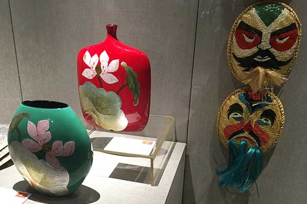 Vases and masks from Vietnam are presented at the event.(Photo:Chinaculture.org/He Keyao) Vases and masks from Vietnam are presented at the event.(Photo:Chinaculture.org/He Keyao)