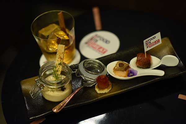 Savory bites prepared by chef Daniel Jia were matched with Johnny Walker's color-coded brands at a British Menu Week tasting.(Photo provided to China Daily) Savory bites prepared by chef Daniel Jia were matched with Johnny Walker's color-coded brands at a British Menu Week tasting.(Photo provided to China Daily)