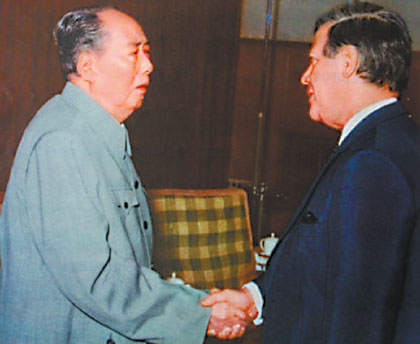 Chairman Mao Zedong meets with Helmut Schmidt in Beijing in October 1975. Du Xiuxian / Xinhua Chairman Mao Zedong meets with Helmut Schmidt in Beijing in October 1975. Du Xiuxian / Xinhua