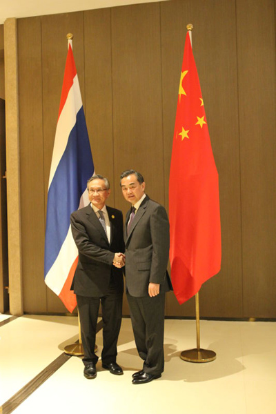 Foreign Minister Wang Yi meets with Thai Foreign Minister Don Pramudwinai in Xishuangbanna, South China's Yunnan province on Wednesday. (Photo by Wang Qingyun/chinadaily.com.cn)