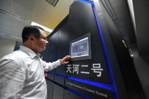 Photo taken on June 16, 2013 shows the supercomputer Tianhe-2 developed by China's National University of Defense Technology. (Photo/Xinhua) Photo taken on June 16, 2013 shows the supercomputer Tianhe-2 developed by China's National University of Defense Technology. (Photo/Xinhua)