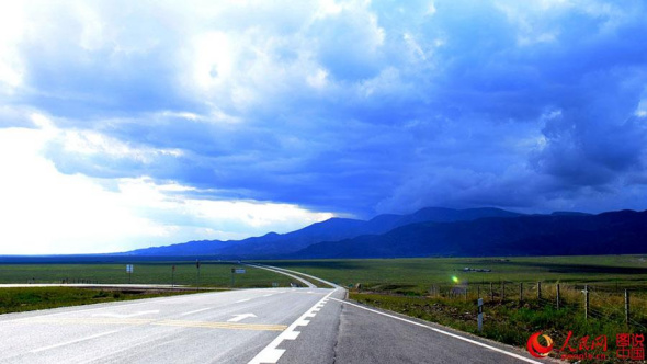 Photo shows the picturesque Tibetan Plateau region in southwest China. (Photo/chinapic.people.com.cn) Photo shows the picturesque Tibetan Plateau region in southwest China. (Photo/chinapic.people.com.cn)