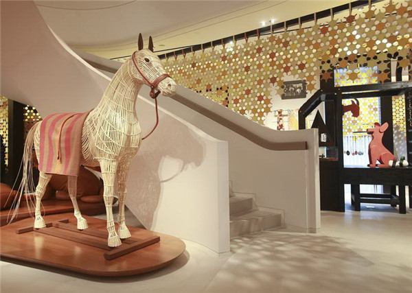 Pascale Mussard has run an in-house unit for reusing materials that were among waste at Hermes to create works including furniture, accessories and toys. (Photo provided to China Daily) Pascale Mussard has run an in-house unit for reusing materials that were among waste at Hermes to create works including furniture, accessories and toys. (Photo provided to China Daily)