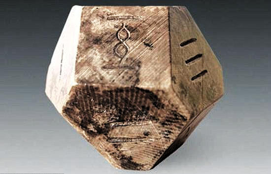 A 14-sided dice made of animal bone found in the 2300-year-old tomb in Shandong. (File Photo) A 14-sided dice made of animal bone found in the 2300-year-old tomb in Shandong. (File Photo)