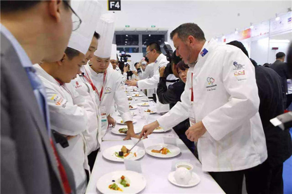 Chefs from around the world present their dishes to compete during the Chinese Cuisine World Championship. (Photo provided to China Daily) Chefs from around the world present their dishes to compete during the Chinese Cuisine World Championship. (Photo provided to China Daily)