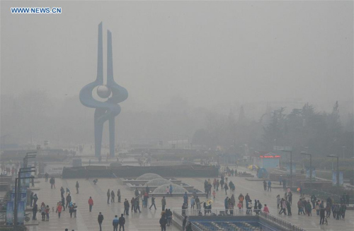 Photo taken on Nov. 29, 2015 shows the Quancheng Square shrouded by smog in Jinan, capital city of east China's Shandong Province. Dense smog cloaked Jinan on Sunday. (Photo: Xinhua/Feng Jie) Photo taken on Nov. 29, 2015 shows the Quancheng Square shrouded by smog in Jinan, capital city of east China's Shandong Province. Dense smog cloaked Jinan on Sunday. (Photo: Xinhua/Feng Jie)