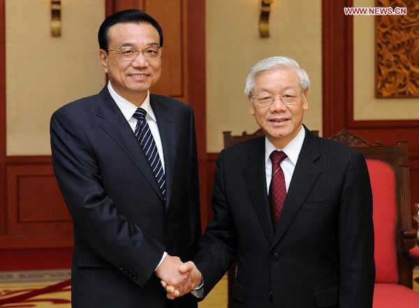 Premier Li Keqiang shakes hands with General Secretary of the Communist Party of Vietnam Nguyen Phu Trong in Hanoi, Oct 14, 2013. (Photo/Xinhua) Premier Li Keqiang shakes hands with General Secretary of the Communist Party of Vietnam Nguyen Phu Trong in Hanoi, Oct 14, 2013. (Photo/Xinhua)