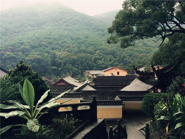 An overview of temples in the Tiantong scenic spot. (Photo: chinadaily.com.cn/Ruan Fan) An overview of temples in the Tiantong scenic spot. (Photo: chinadaily.com.cn/Ruan Fan)