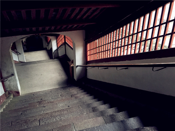 Stairways in the temples. (Photo: chinadaily.com.cn/Ruan Fan) Stairways in the temples. (Photo: chinadaily.com.cn/Ruan Fan)