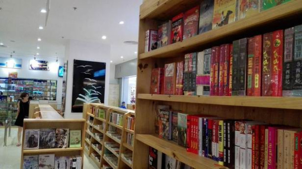Chinese novels are popular in Vietnam. A bookstore in Hanoi has Chinese classical novels on its shelves, such as "Journey to the West", "A Dream in of Red Mansions", "Romance of the Three Kingdoms". (Photo by Wang Jian/China Daily) Chinese novels are popular in Vietnam. A bookstore in Hanoi has Chinese classical novels on its shelves, such as "Journey to the West", "A Dream in of Red Mansions", "Romance of the Three Kingdoms". (Photo by Wang Jian/China Daily)