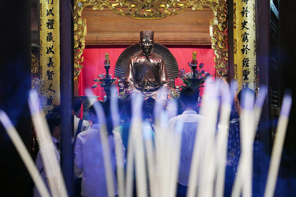 Temple of Literature (Confucius Temple) in Hanoi was first built in 1070 by Vietnamese emperor Ly Thanh Tong who advocated Confucianism. All members of the imperial house throughout Vietnamese history have studied here since then. (Photo from Vietnamese media) Temple of Literature (Confucius Temple) in Hanoi was first built in 1070 by Vietnamese emperor Ly Thanh Tong who advocated Confucianism. All members of the imperial house throughout Vietnamese history have studied here since then. (Photo from Vietnamese media)