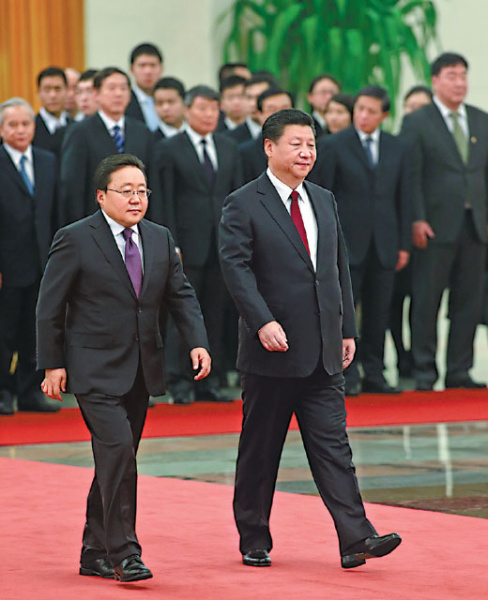 President Xi Jinping welcomes visiting Mongolian President Tsakhia Elbegdorj at the Great Hall of the People in Beijing on Tuesday. Feng Yongbin / China Daily President Xi Jinping welcomes visiting Mongolian President Tsakhia Elbegdorj at the Great Hall of the People in Beijing on Tuesday. Feng Yongbin / China Daily