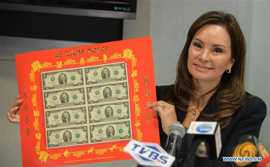 U.S. Treasurer Rosie Rios displays the $2 "8888"Lucky Money Sheet during a press conference in Washington D.C., capital of the United States. (Photo: Xinhua/Baodandan) U.S. Treasurer Rosie Rios displays the $2 "8888"Lucky Money Sheet during a press conference in Washington D.C., capital of the United States. (Photo: Xinhua/Baodandan)