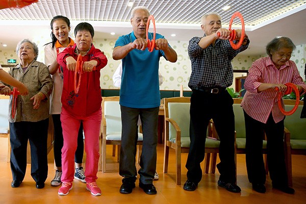 Senior citizens take exercises at a care home in Beijing. The number of beds at such institutions is far from sufficient in the capital. (Jiang Dong/China Daily) Senior citizens take exercises at a care home in Beijing. The number of beds at such institutions is far from sufficient in the capital. (Jiang Dong/China Daily)