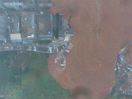 Photo taken on Dec. 20, 2015 shows the landslide site of an industrial park in Shenzhen, south China's Guangdong Province. (Xinhua) Photo taken on Dec. 20, 2015 shows the landslide site of an industrial park in Shenzhen, south China's Guangdong Province. (Xinhua)