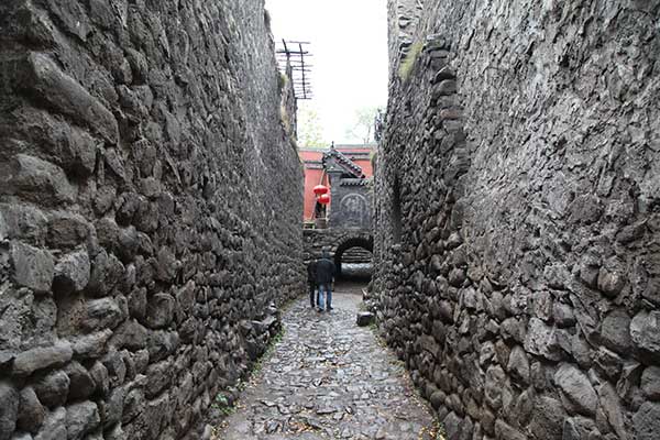 The once-abandoned village is now a popular tourist attraction.(Photo:China Daily/Sun Ruisheng) The once-abandoned village is now a popular tourist attraction.(Photo:China Daily/Sun Ruisheng)