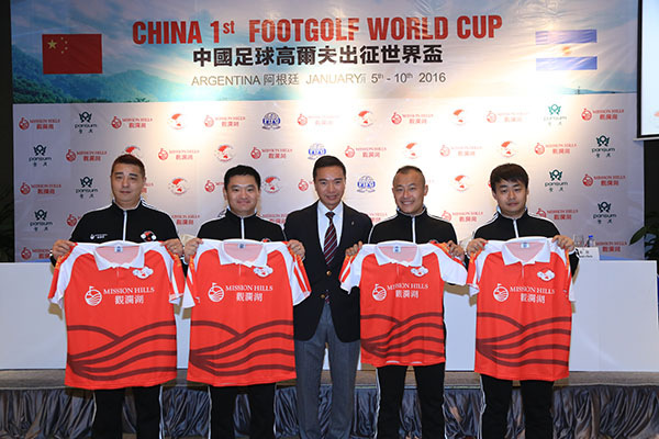 Tennial Chu, vice chairman of Mission Hills, poses a photo with players of the national footballgolf team on Tuesday in Shenzhen, Guangdong province. (Photo/chinadaily.com.cn) Tennial Chu, vice chairman of Mission Hills, poses a photo with players of the national footballgolf team on Tuesday in Shenzhen, Guangdong province. (Photo/chinadaily.com.cn)