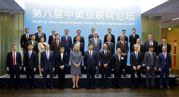 Xi Jinping, front row center, poses with a group of CEOs and other executives at Microsoft's main campus in Redmond, Washington, September 23, 2015. (Photo/chinadaily.com.cn) Xi Jinping, front row center, poses with a group of CEOs and other executives at Microsoft's main campus in Redmond, Washington, September 23, 2015. (Photo/chinadaily.com.cn)
