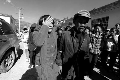 Qian Renfeng (L) and her father on their way home. (Photo: Beijing Times/Ouyang Xiaofei) Qian Renfeng (L) and her father on their way home. (Photo: Beijing Times/Ouyang Xiaofei)