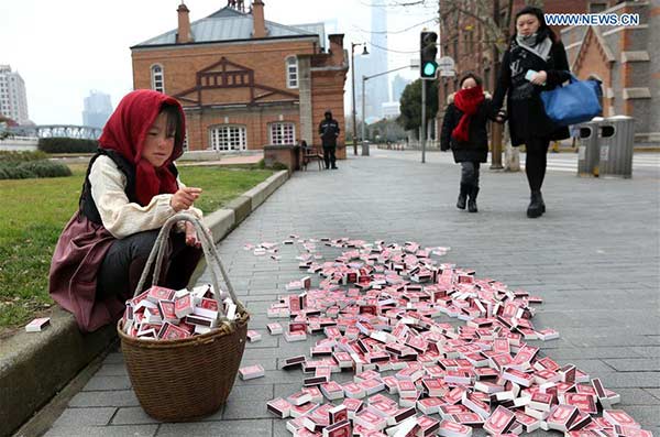 A little match girl sits with matches before her at the bund area in Shanghai, Jan 12, 2016. (Photo/Xinhua) A little match girl sits with matches before her at the bund area in Shanghai, Jan 12, 2016. (Photo/Xinhua)