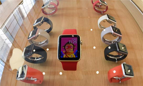 An Chinese New Year Apple Watch Sport edition (in the middle) is displayed on Jan 15, 2015 at an Apple Store in Beijing. (Photo/Provided to chinadaily.com.cn) An Chinese New Year Apple Watch Sport edition (in the middle) is displayed on Jan 15, 2015 at an Apple Store in Beijing. (Photo/Provided to chinadaily.com.cn)
