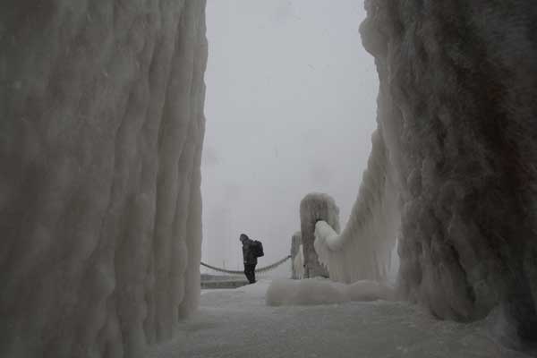 A pier in Yantai, a coastal city in Shandong province, is coated with ice on Tuesday. The city's meteorological station has issued a warning on road icing. (Photo: China Daily/Shen Jihong) A pier in Yantai, a coastal city in Shandong province, is coated with ice on Tuesday. The city's meteorological station has issued a warning on road icing. (Photo: China Daily/Shen Jihong)