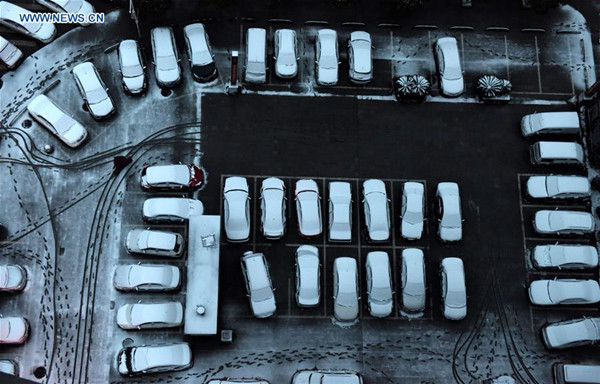 Vehicles are covered with snow in Nanchang, capital of east China's Jiangxi Province, Jan. 22, 2016. A cold front and snowfall hit the province on Friday. (Xinhua/Song Zhenping) Vehicles are covered with snow in Nanchang, capital of east China's Jiangxi Province, Jan. 22, 2016. A cold front and snowfall hit the province on Friday. (Xinhua/Song Zhenping)