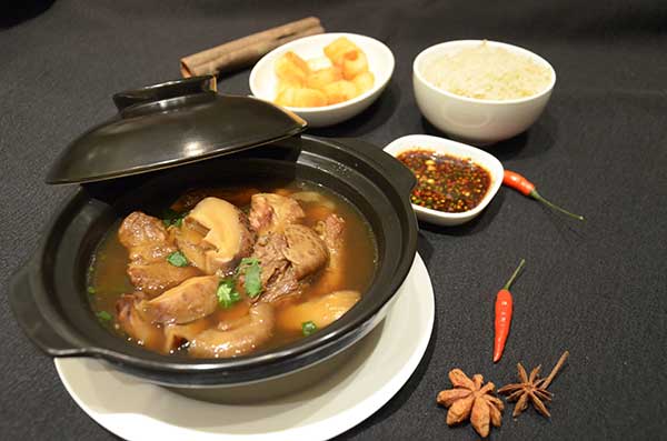 Klang style bah kut teh, a porkrib dish cooked in broth, is JW Marriott Beijing Central's signature dish.(Photo provided to China Daily) Klang style bah kut teh, a porkrib dish cooked in broth, is JW Marriott Beijing Central's signature dish.(Photo provided to China Daily)