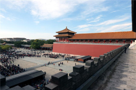 Tourists visit a newly opened area that runs from the Meridian Gate to the Donghua Gate inside the Palace Museum in Beijing that. (Photo: Asianewsphoto/Jiang Dong) Tourists visit a newly opened area that runs from the Meridian Gate to the Donghua Gate inside the Palace Museum in Beijing that. (Photo: Asianewsphoto/Jiang Dong)
