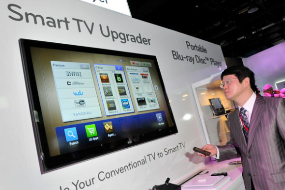 A man controls a smart TV upgrader set-top box with a smart phone at the Consumer Electronics Show in Las Vegas. (Photo/China Daily) A man controls a smart TV upgrader set-top box with a smart phone at the Consumer Electronics Show in Las Vegas. (Photo/China Daily)