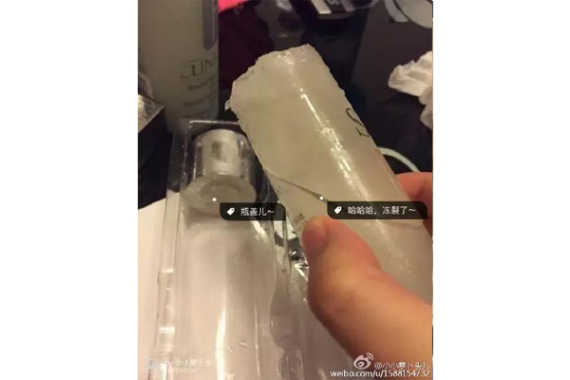 A liquid cosmetic is frozen. (Photo/weibo.com) A liquid cosmetic is frozen. (Photo/weibo.com)