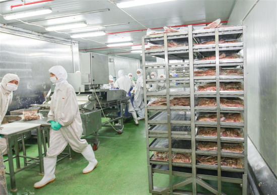 File photo taken on July 20, 2014 shows a meat production line at Husi Food Co. in Shanghai, east China. (Photo: Xinhua/Ding Ting) File photo taken on July 20, 2014 shows a meat production line at Husi Food Co. in Shanghai, east China. (Photo: Xinhua/Ding Ting)