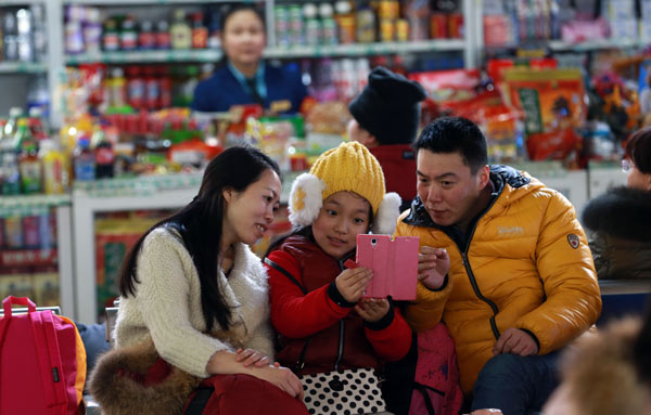 Passengers rest at a waiting room at Beijing West Railway Station, Feb 2, 2016. (Photo: China Daily/Zou Hong)