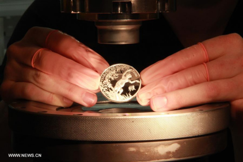 A staff member of the Royal Mint checks a coin of lunar Year of the Monkey at a workshop in Llantrisant, Britain, Feb. 1, 2016. (Photo: Xinhua/Wu Congsi) A staff member of the Royal Mint checks a coin of lunar Year of the Monkey at a workshop in Llantrisant, Britain, Feb. 1, 2016. (Photo: Xinhua/Wu Congsi)