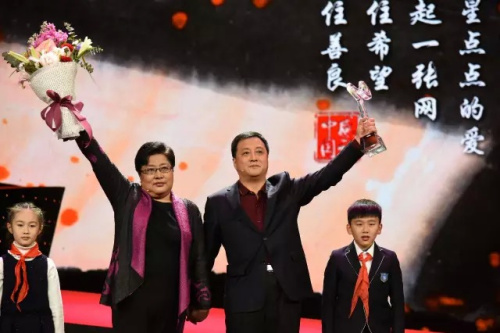 Zhang Baoyan and Qin Yanyou attend a ceremony held on Sunday. (Photo/Sina Weibo) Zhang Baoyan and Qin Yanyou attend a ceremony held on Sunday. (Photo/Sina Weibo)