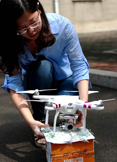 Many logistics companies seek to use drones for the delivery of goods, but many policy hurdles remain. (Photo: China Daily/Cui Pengsen) Many logistics companies seek to use drones for the delivery of goods, but many policy hurdles remain. (Photo: China Daily/Cui Pengsen)