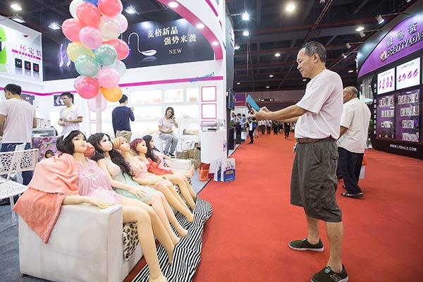 A visitor takes photos using his smartphone at a sex culture fair in Guangzhou, Guangdong province, in November, 2015. (Photo: China Daily/Lin Hongxian) A visitor takes photos using his smartphone at a sex culture fair in Guangzhou, Guangdong province, in November, 2015. (Photo: China Daily/Lin Hongxian)